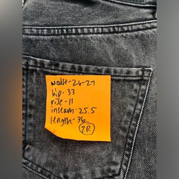 NWT Express Denim Mom Jeans High Rise Jeans Black Distressed Ripped Size 2R - Picture 9 of 9